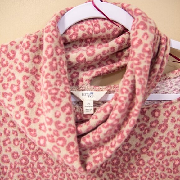 TERRA & Sky Pink Leopard Print Open Shoulder Sweater 4X - Picture 3 of 5